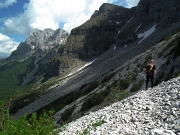 56 aggirare il roccioso costolone, girare a dx...